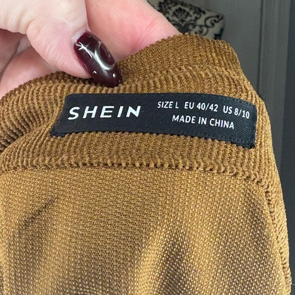 ✨ Chic Colorblock + Leopard Print Button Down ✨ - Picture 5 of 5